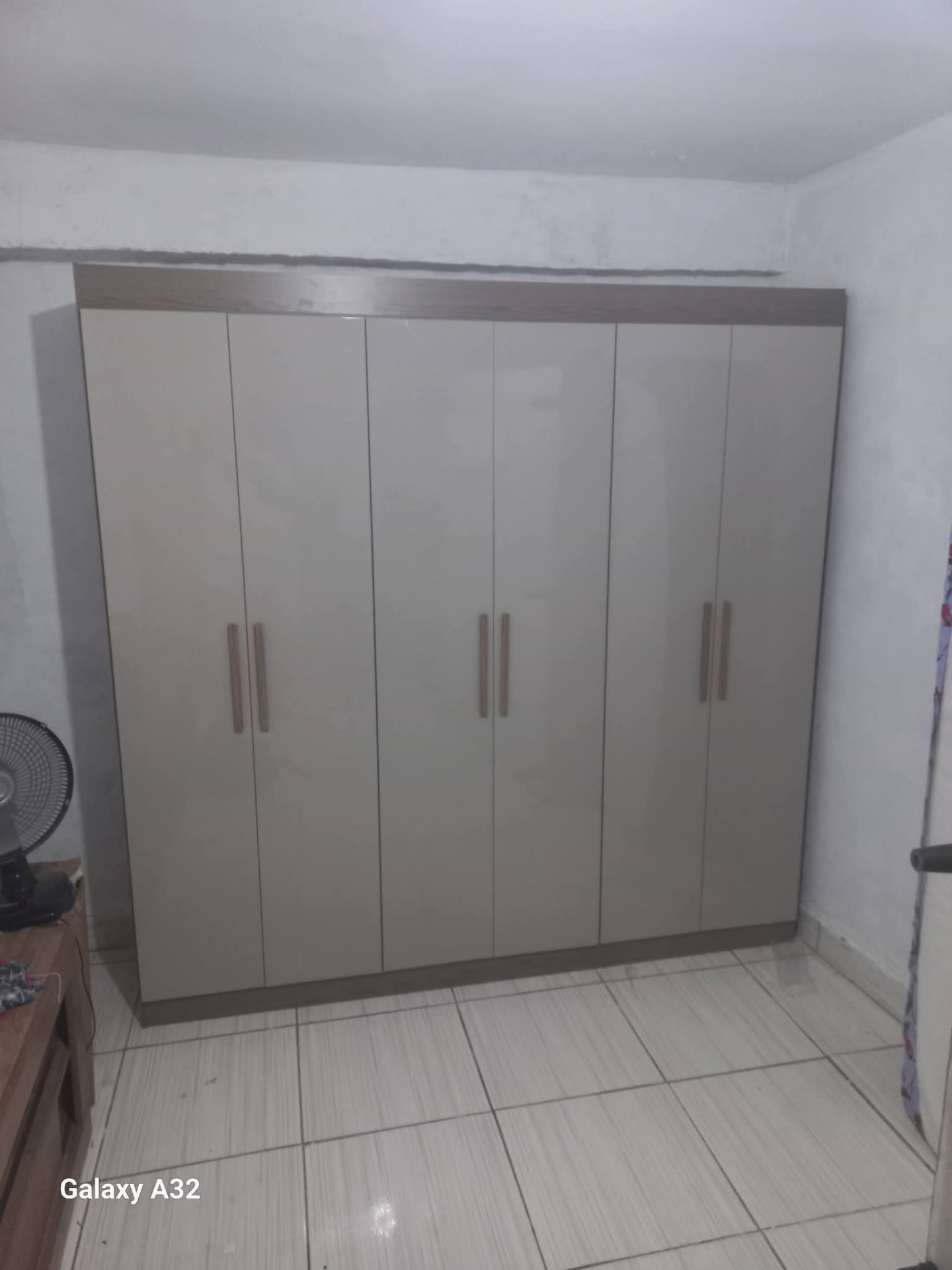Cômoda com gavetas