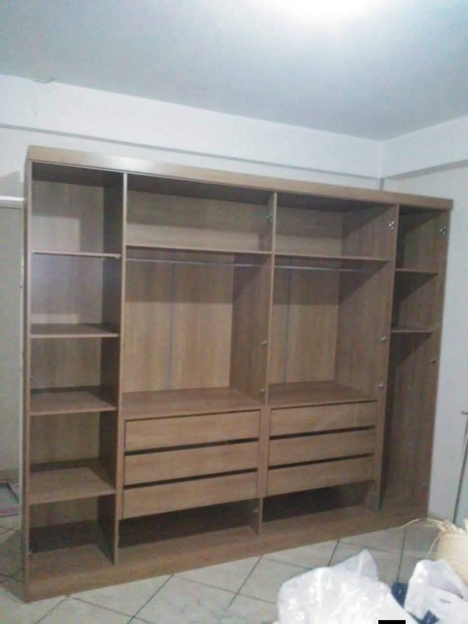 Guarda-roupa modulado com gavetas